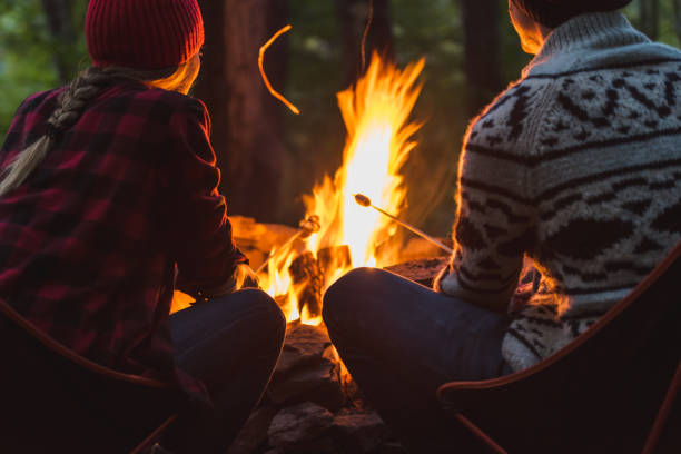 mit Familie am Feuer